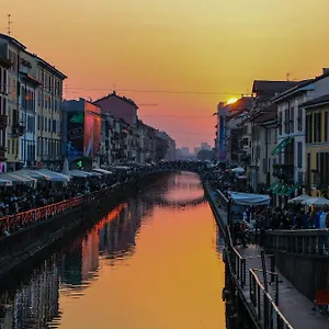 https://steps-from-the-navigli-with-wifi-private-balcony.it-lombardy.com